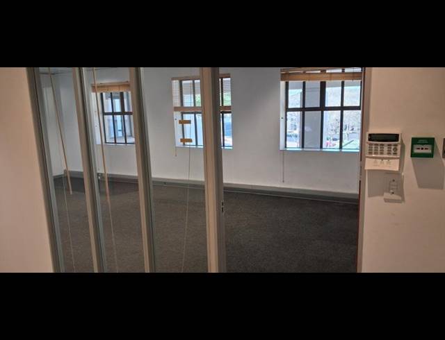 BUSINESS PROPERTY TO RENT IN BRYANSTON
